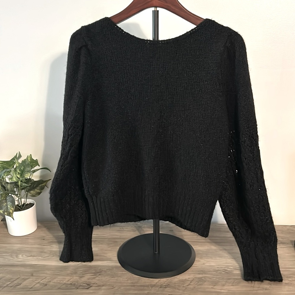 Size Medium Long Sleeve Knit Sweater